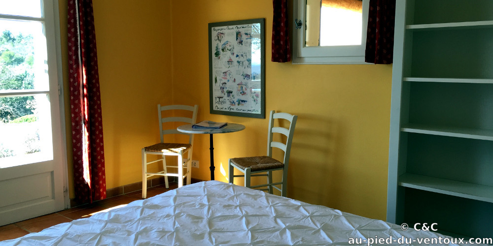 Au Pied du Ventoux, Gästezimmer und Gästetisch, B&B, Flassan, Bédoin, Provence