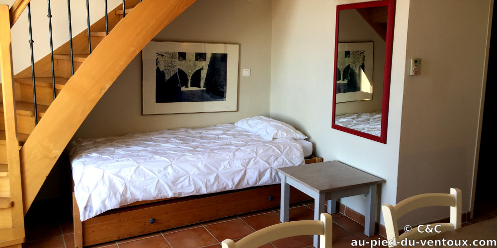 Au Pied du Ventoux, Gästezimmer und Gästetisch, B&B, Flassan, Bédoin, Provence