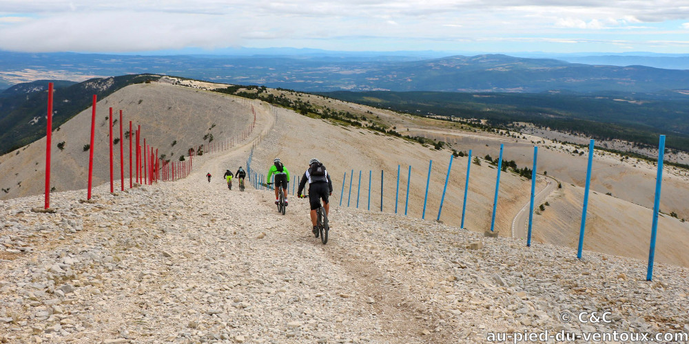 Au Pied du Ventoux, Chambres d'hôtes et Table d'hôtes, B&B, Flassan, Bédoin, Provence